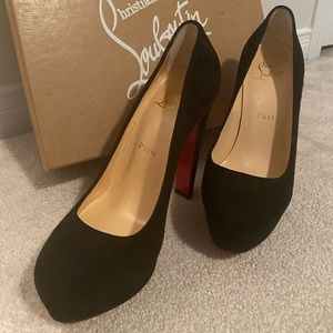 NWT Christian Louboutin